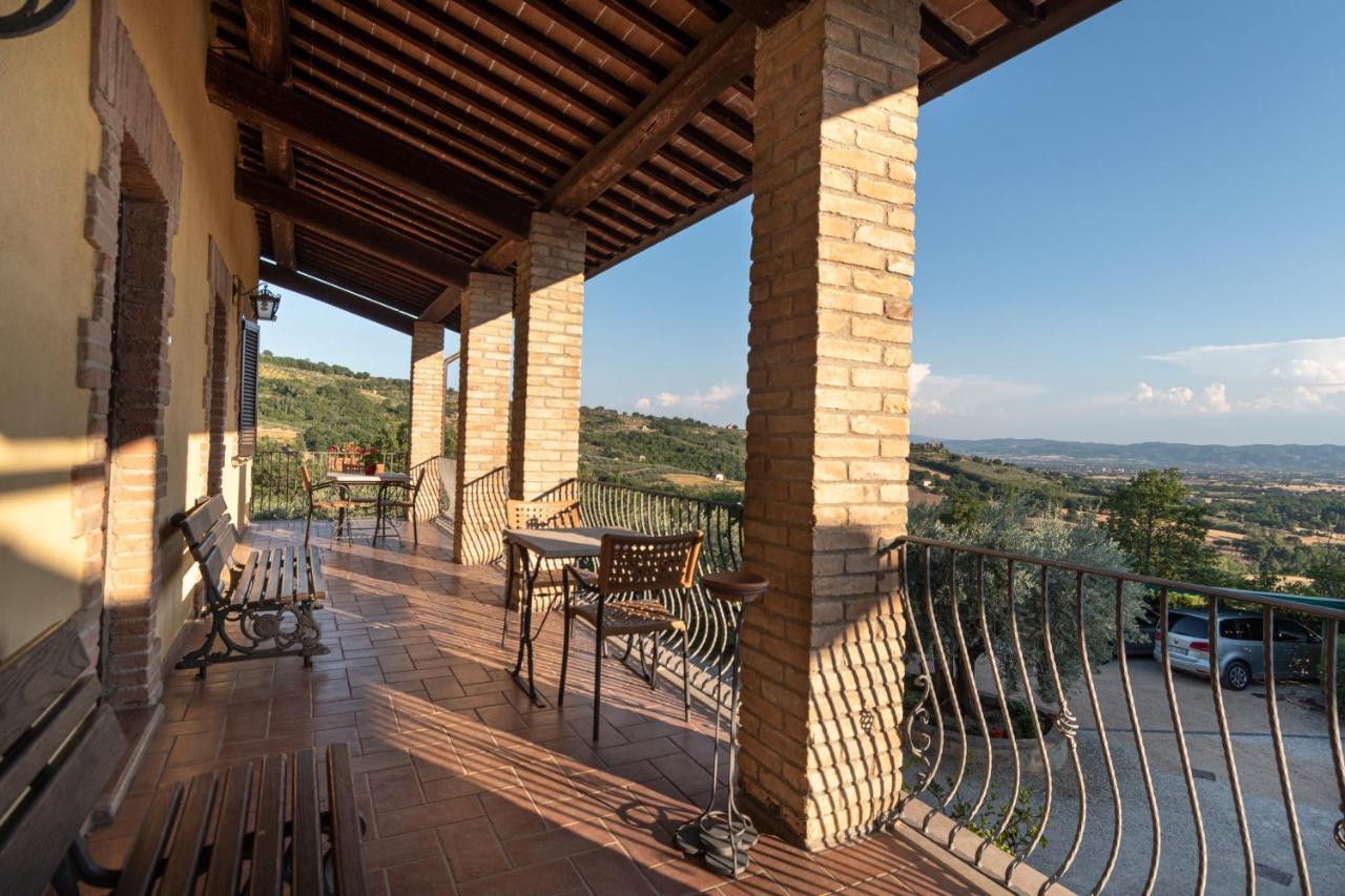 Agriturismo La Rocca Assisi Villa Petrignano Buitenkant foto