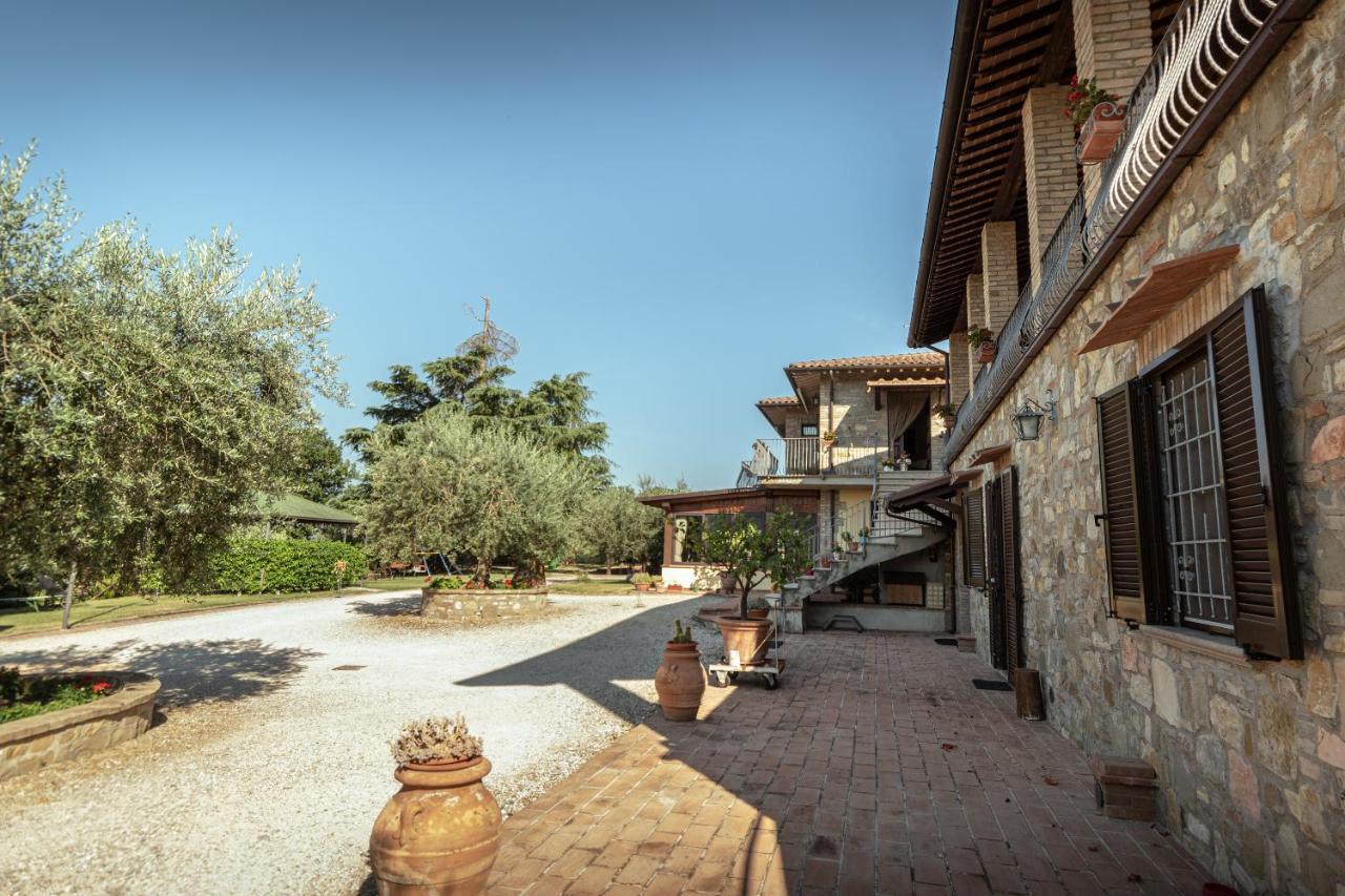 Agriturismo La Rocca Assisi Villa Petrignano Buitenkant foto